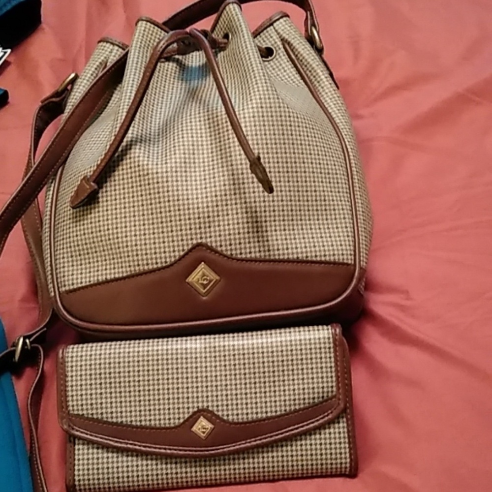 Liz Claiborne Wallet &Purse